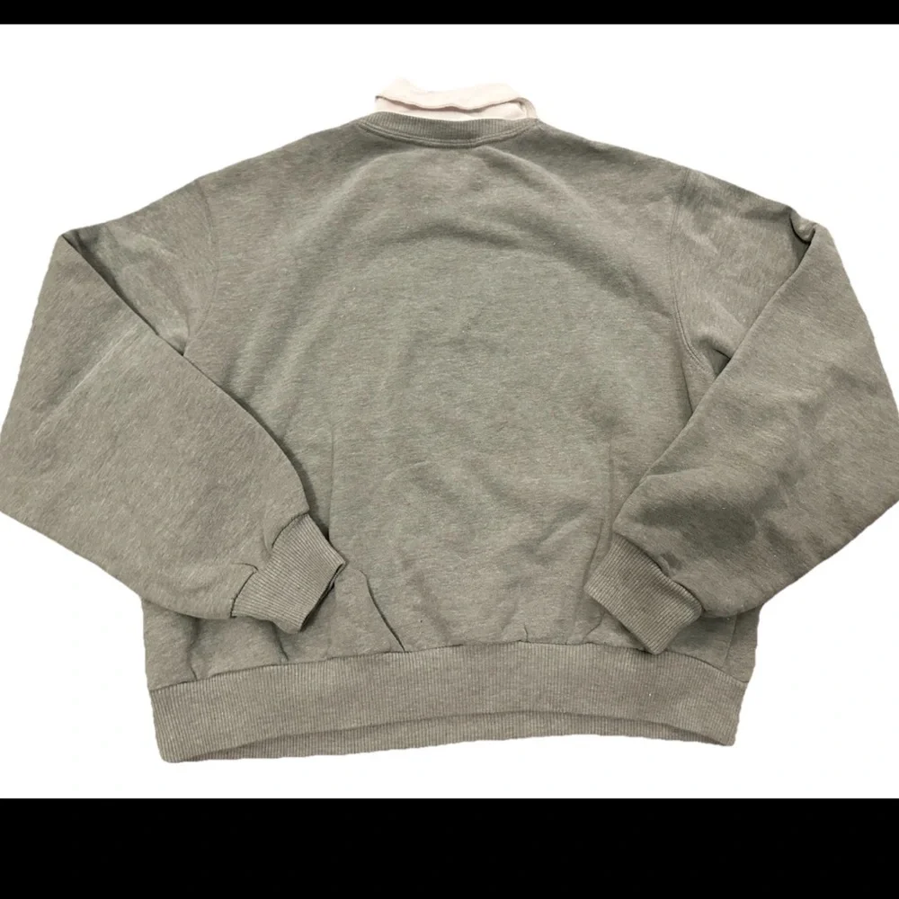 Hollister Light Gray Crewneck Sweater with Manhattan Graphic
